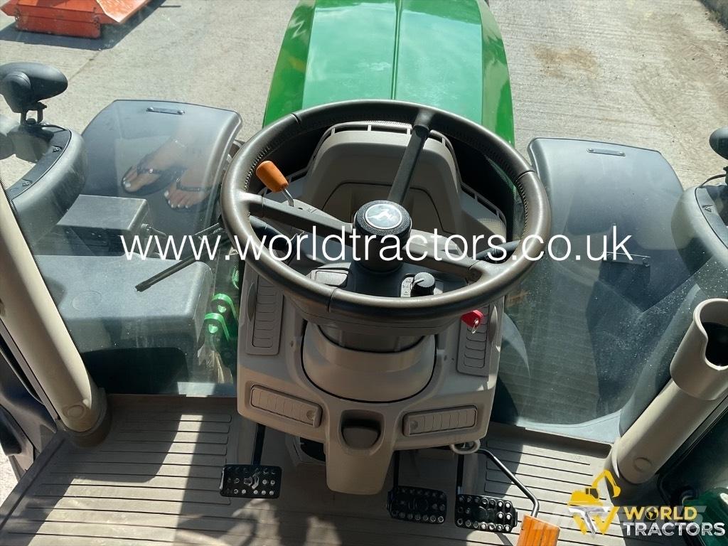 John Deere 6215 R Traktory