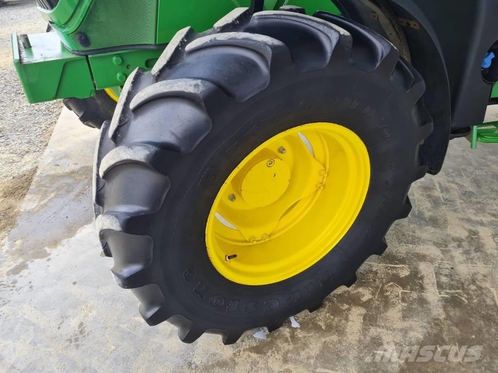 John Deere 6110 M Traktory