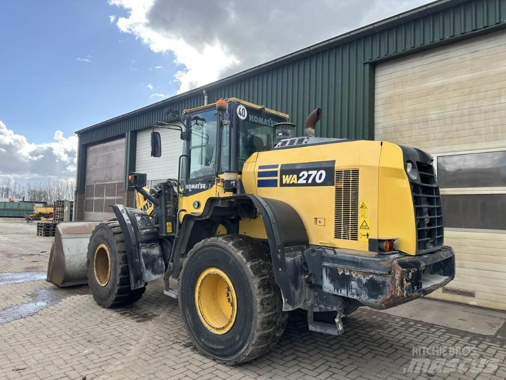 Komatsu WA270 8 Kolové nakladače