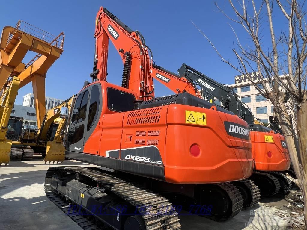 Doosan DX225 Pásová rýpadla