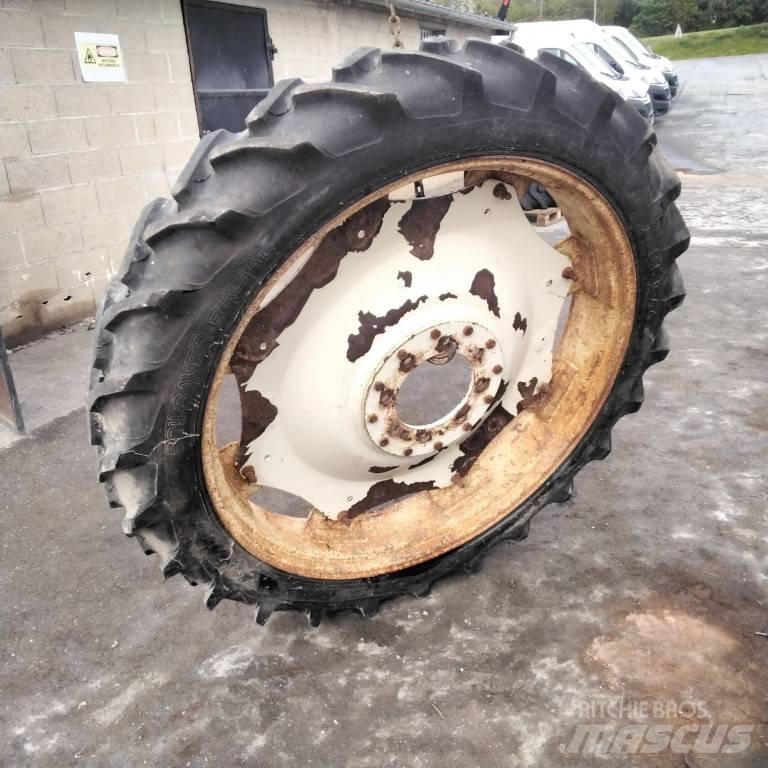 Taurus 9.5R44 Pneumatiky, kola a ráfky