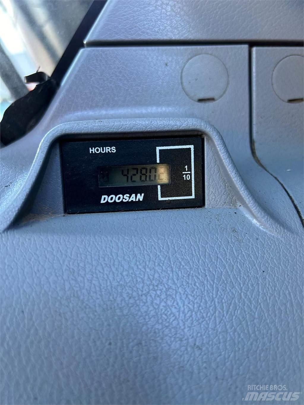 Doosan DX340LC-5 Pásová rýpadla