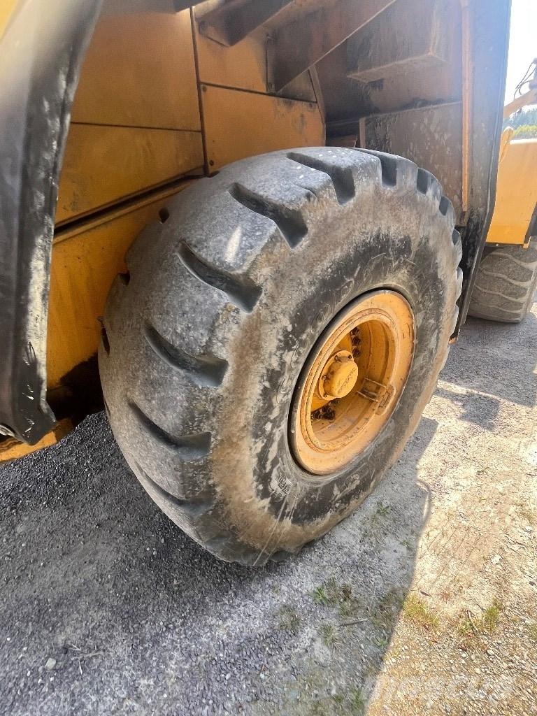 Volvo L180F Kolové nakladače