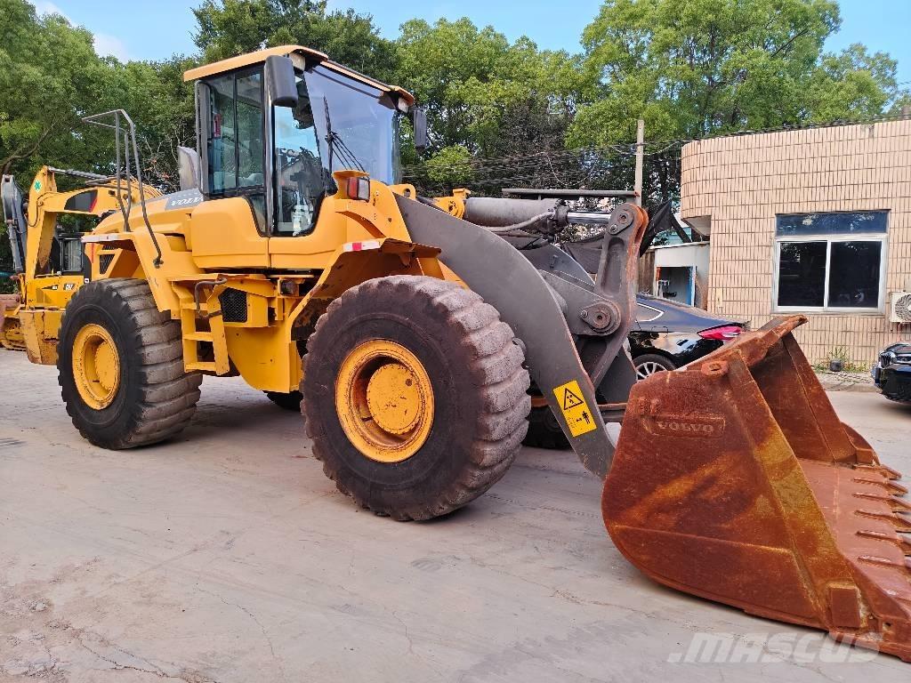 Volvo L 120 Kolové nakladače