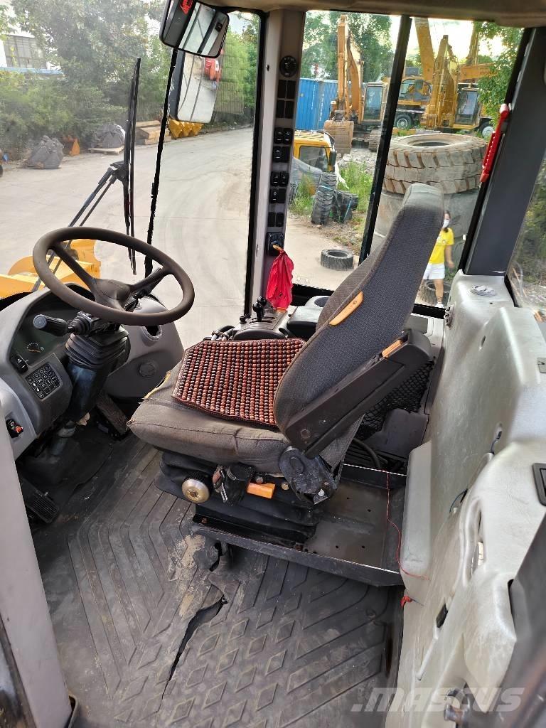 Volvo L 120 Kolové nakladače