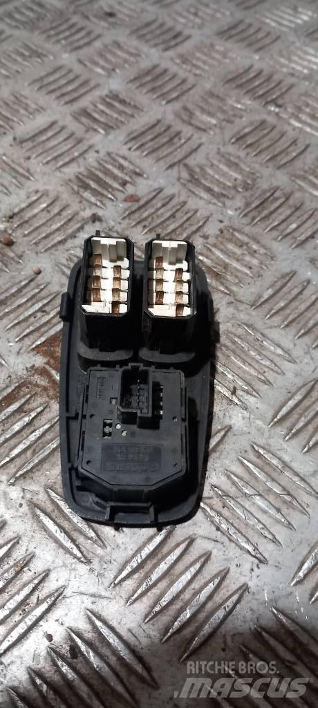 Scania R 440   1445793 Kabiny a interiér