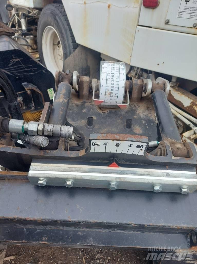 CAT PC305B Drtiče asfaltu