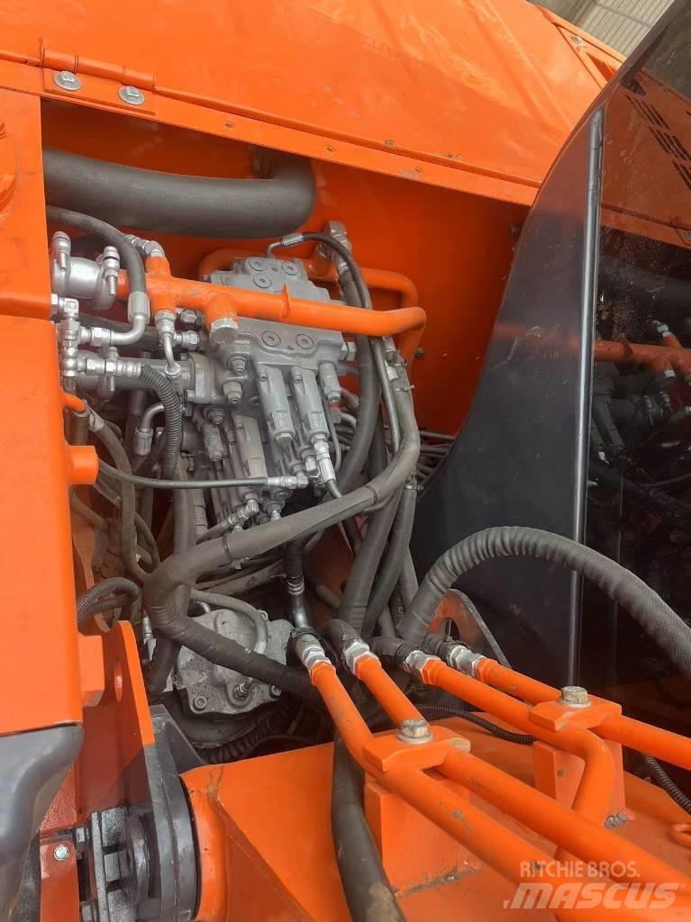 Hitachi ZX70 Pásová rýpadla