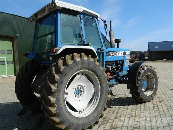 Ford 8210 Traktory