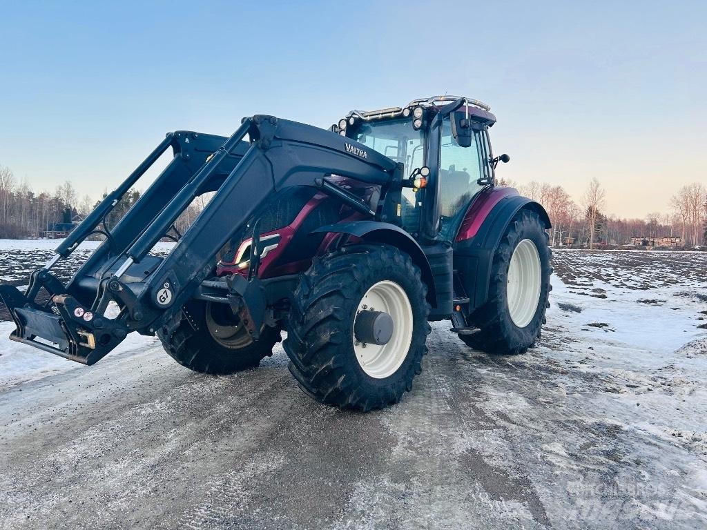 Valtra T 215 Active Traktory