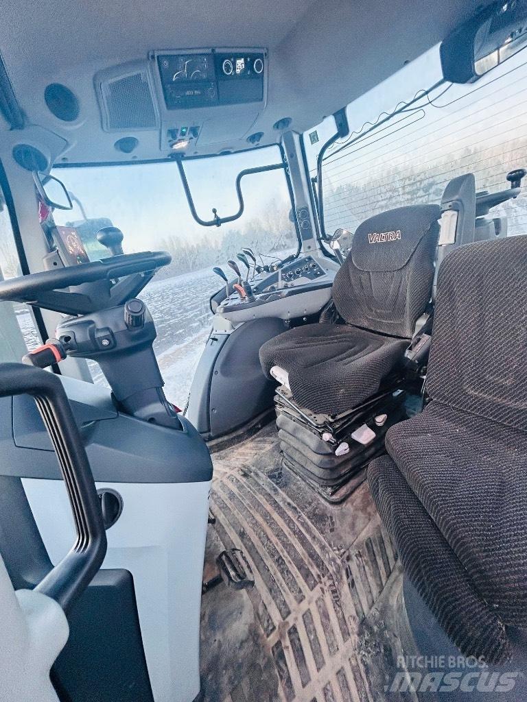 Valtra T 215 Active Traktory