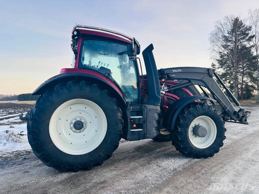 Valtra T 215 Active Traktory