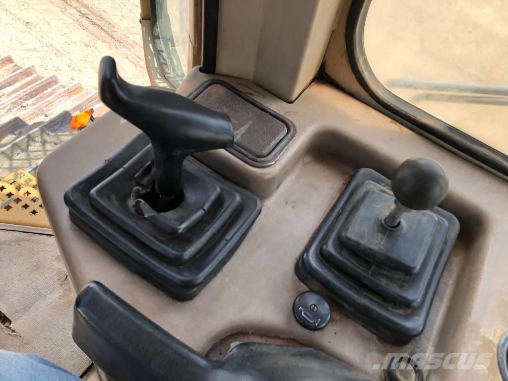 CAT D 5 M XL Pásové dozery