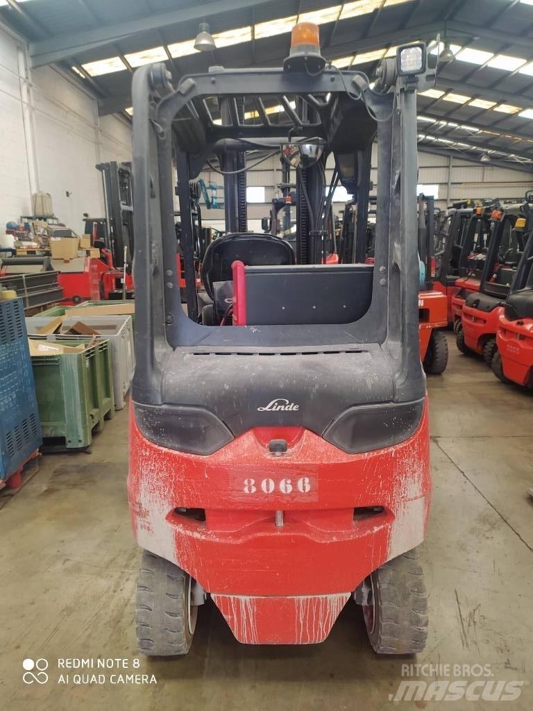 Linde E30/600 Akumulátorové vozíky