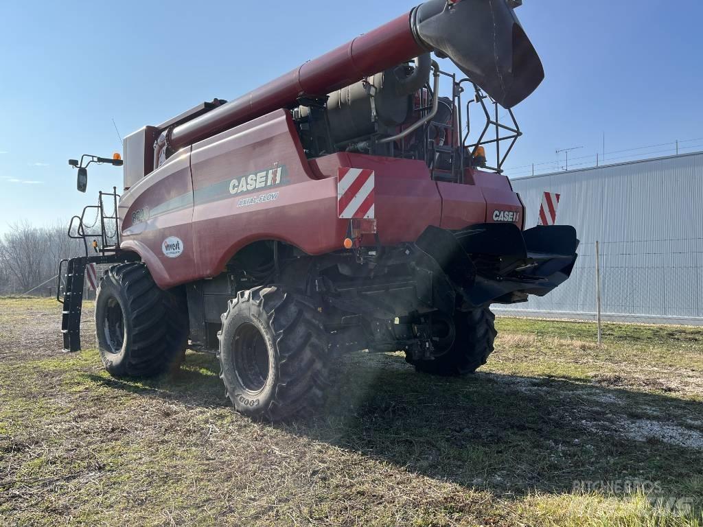 Case IH AF8240 Sklízecí mlátičky