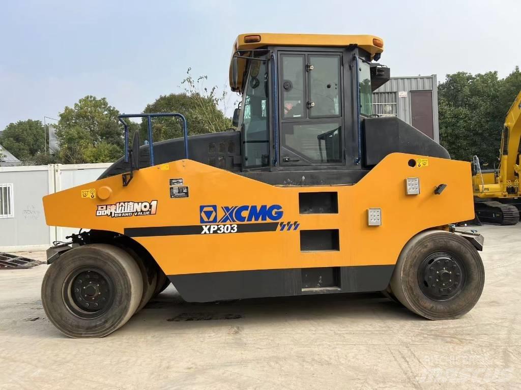 XCMG XP 303 Manipulační a ukládací zařízení