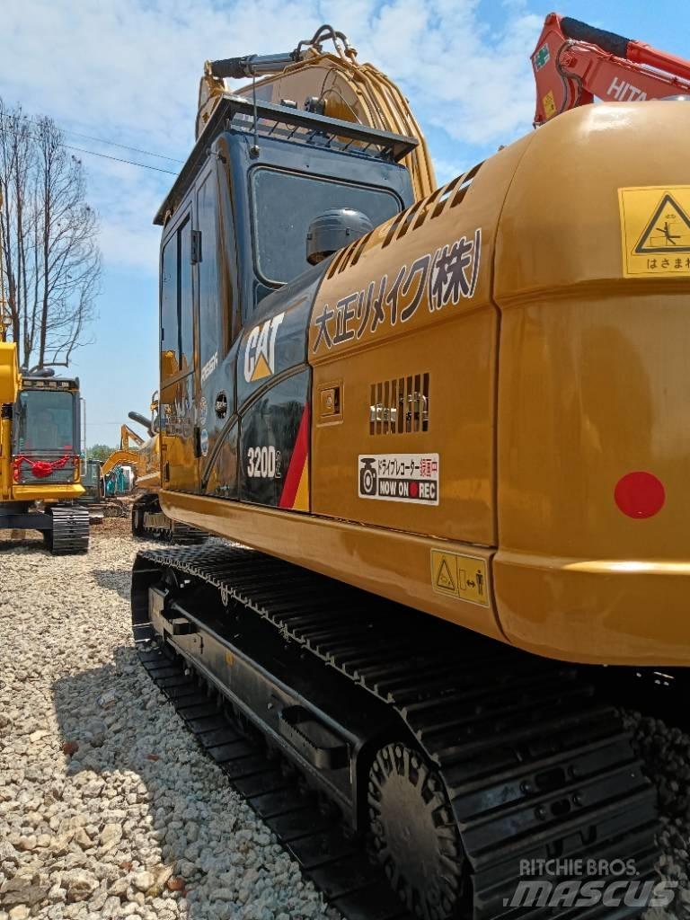 CAT 320D2 Midi rýpadla 7t - 12t