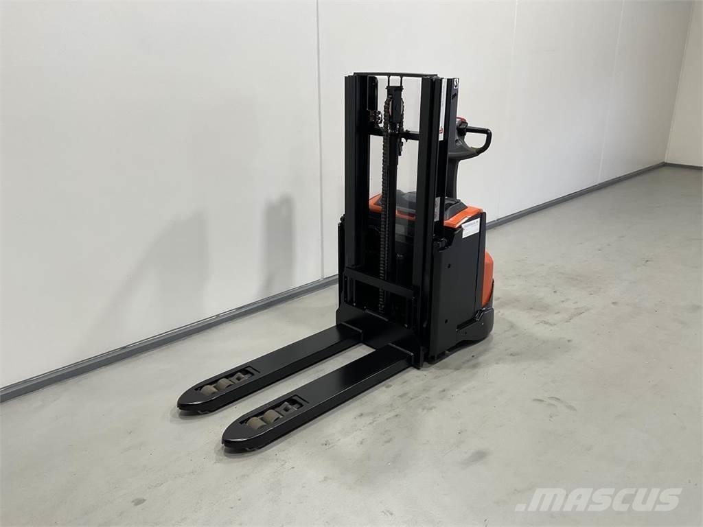 Toyota SWE200D Samohybné vozíky