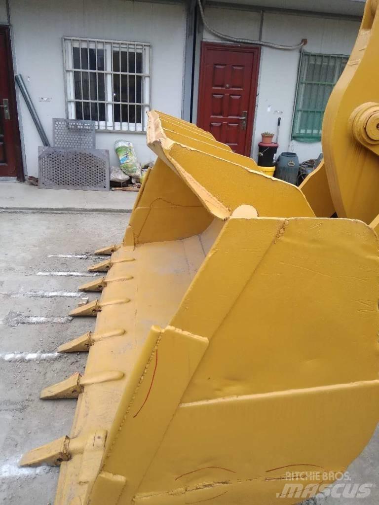 CAT 966F Kolové nakladače