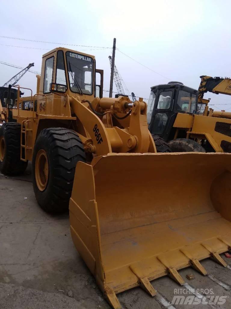 CAT 966F Kolové nakladače