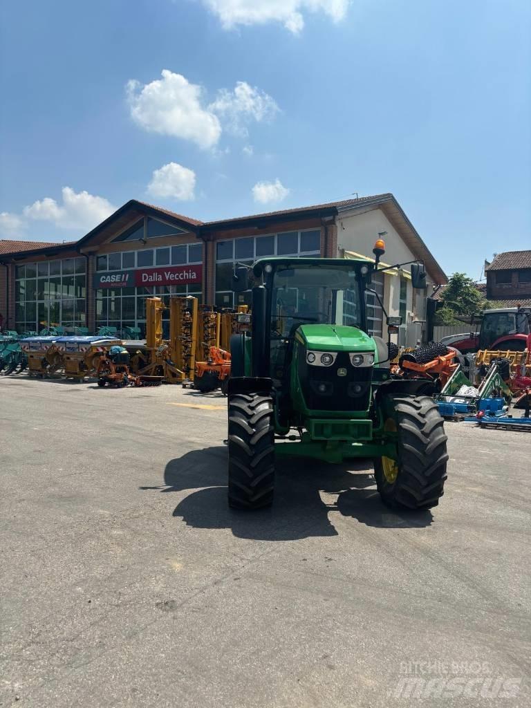 John Deere 6100 MC Traktory