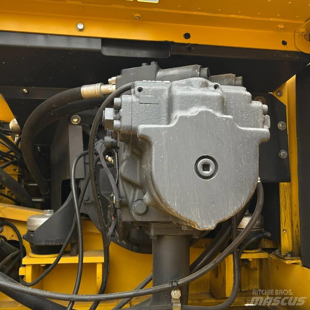 Komatsu 400-7 Pásová rýpadla