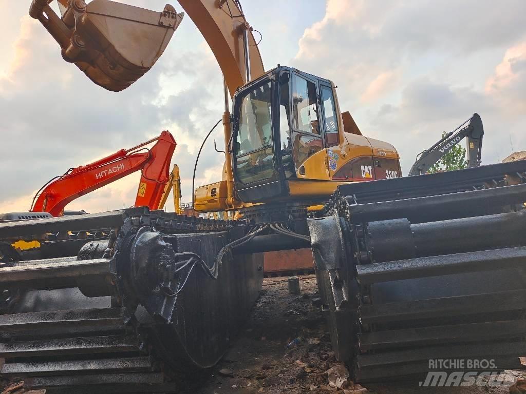 CAT 320 C Obojživelná rypadla