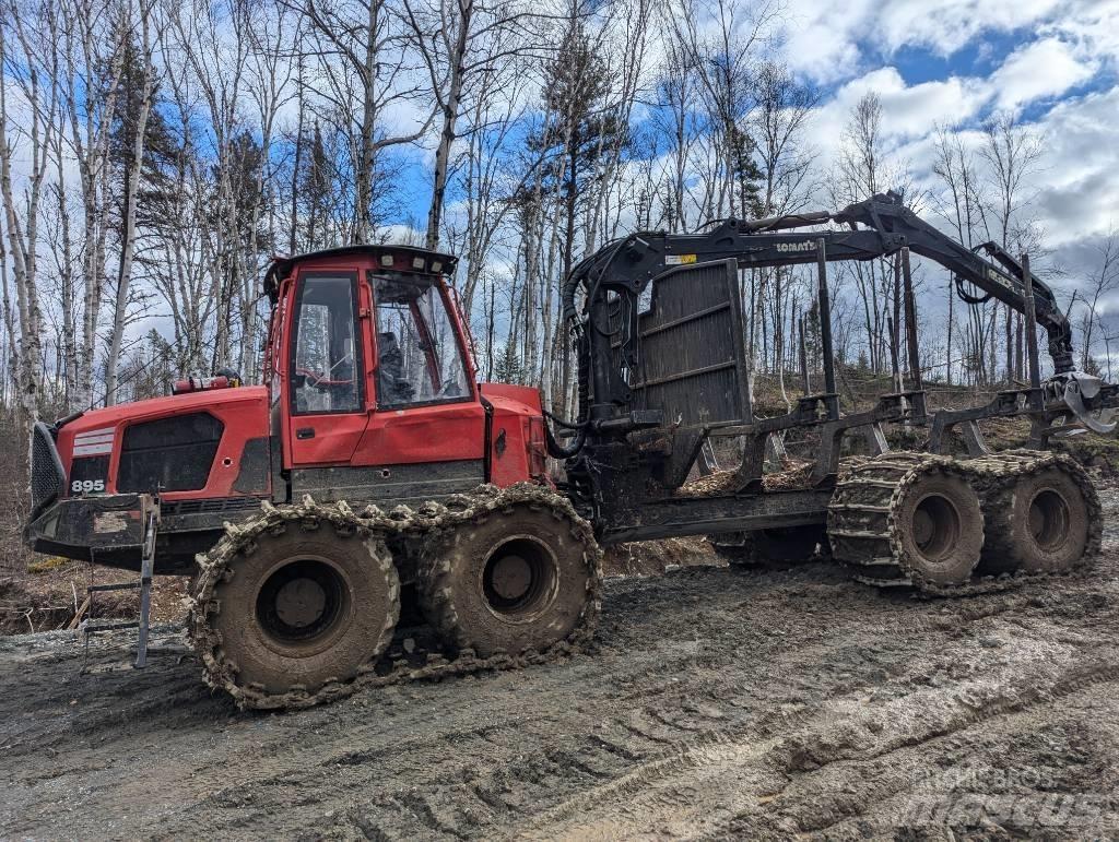 Komatsu 895 Vyvážecí traktory