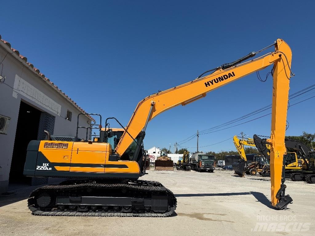 Hyundai HX220 LR Rýpadla s dlouhým dosahem