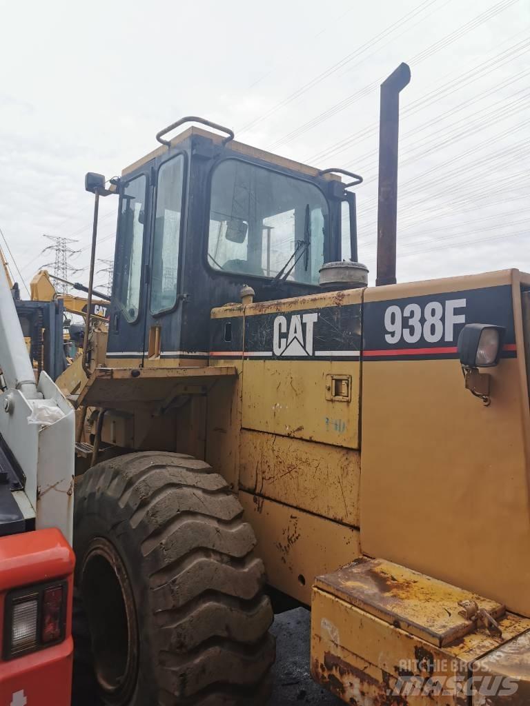 CAT 938F Kolové nakladače