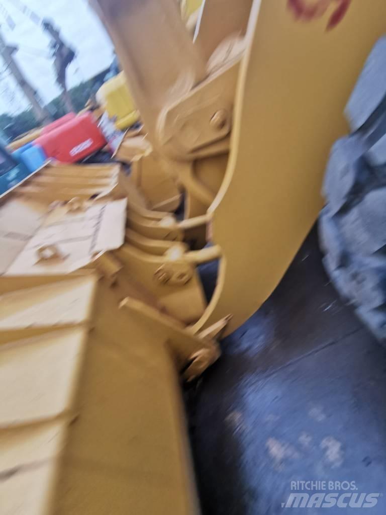 CAT 938F Kolové nakladače