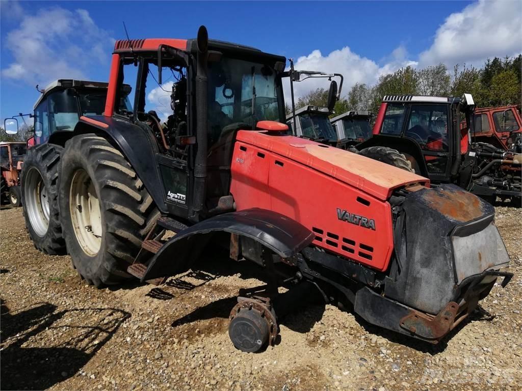 Valtra 8350 Traktory