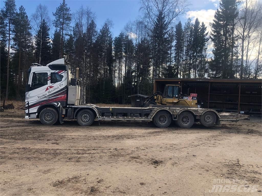 Volvo FH13 Nákladní automobily pro přepravu lesních strojů