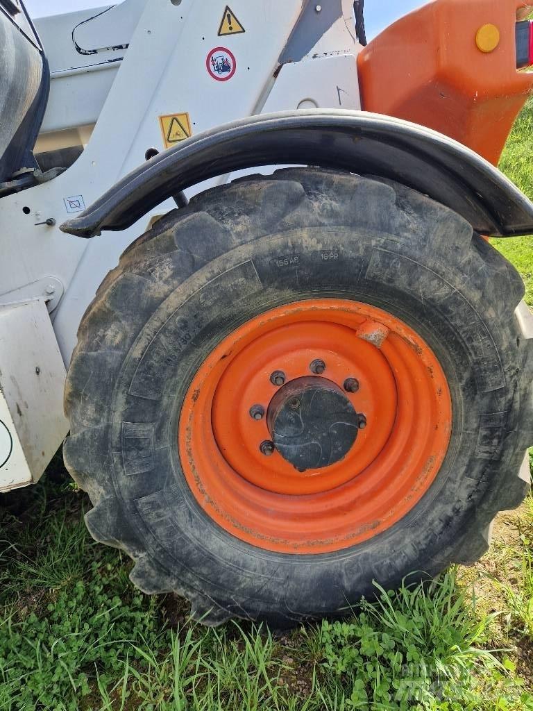 Bobcat T35120 Teleskopické manipulátory