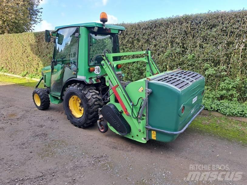 John Deere 2520 Kompaktní traktory