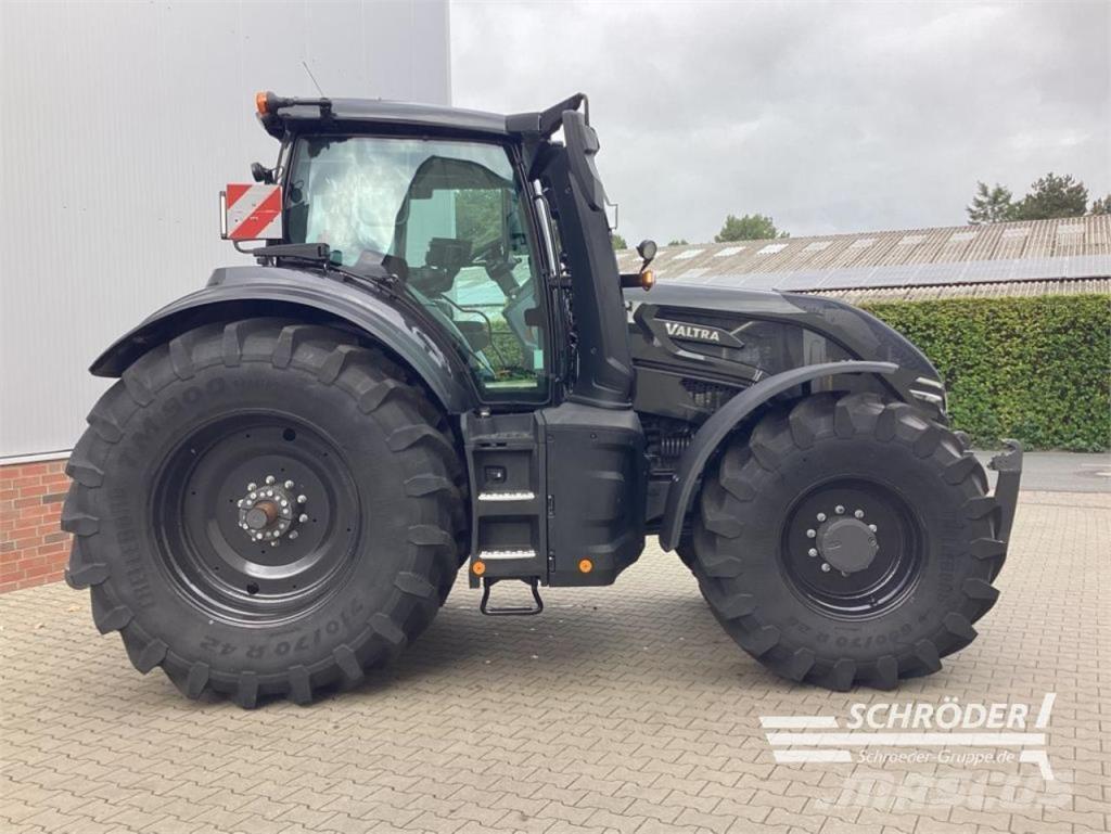 Valtra Q 305 Traktory