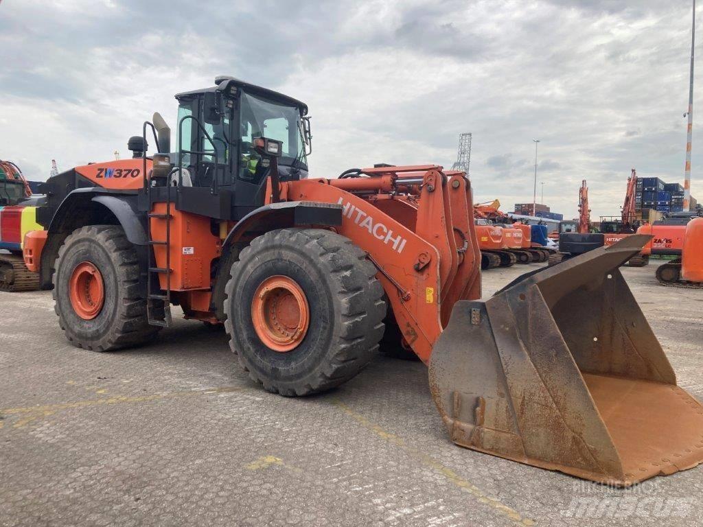 Hitachi ZW370-5B Kolové nakladače