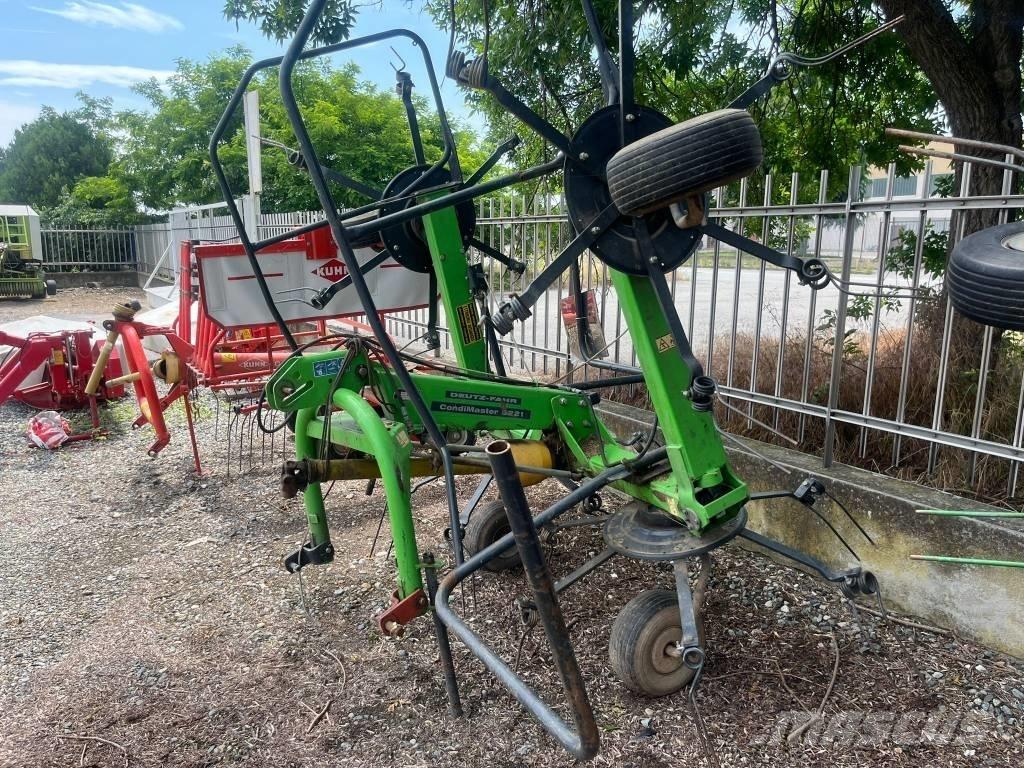 Deutz-Fahr 5221 Obraceče a shrabovače sena