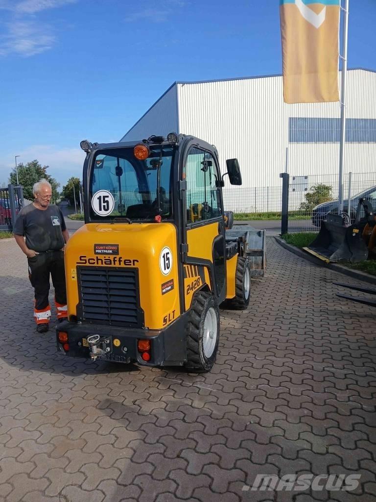 Schäffer 2428 SLT Smykem řízené nakladače