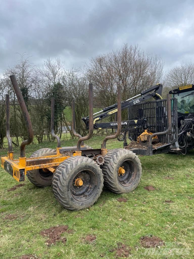 Valtra N122 Traktory
