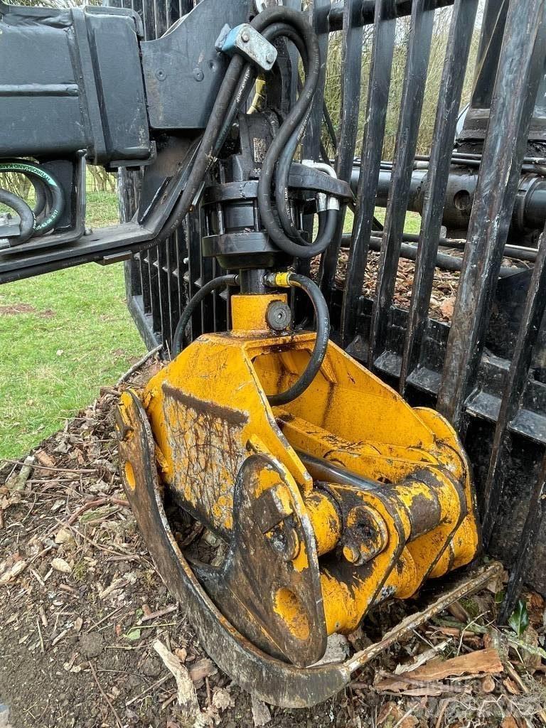 Valtra N122 Traktory