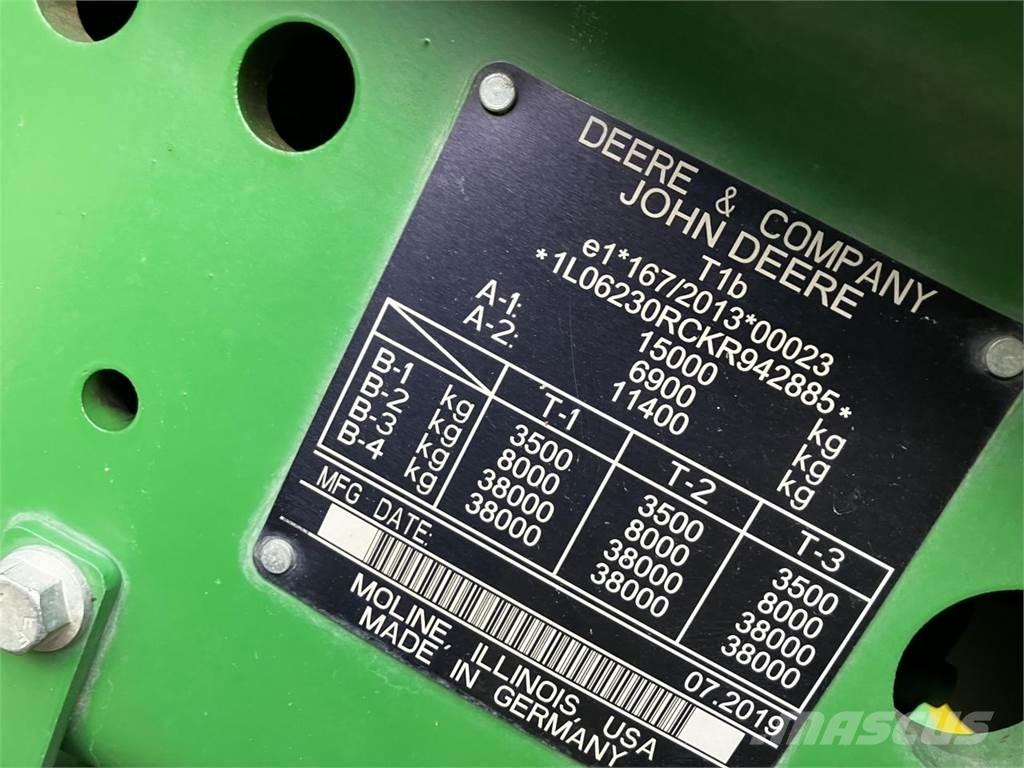 John Deere 6230R Traktory