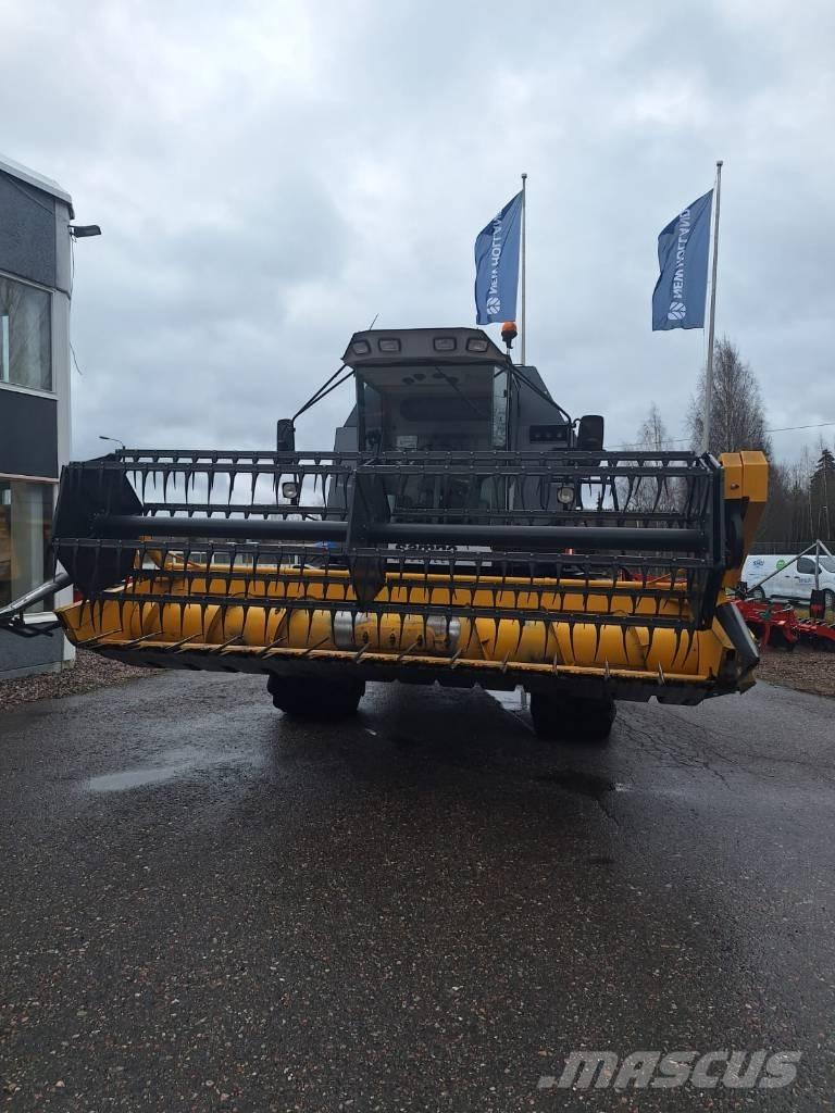 Sampo-Rosenlew 2065 Sklízecí mlátičky