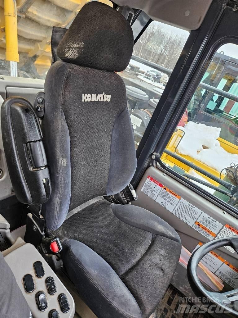 Komatsu HD465-8 Vyklápěcí dempry
