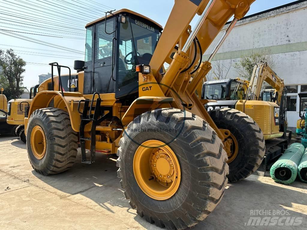 CAT 966 Kolové nakladače