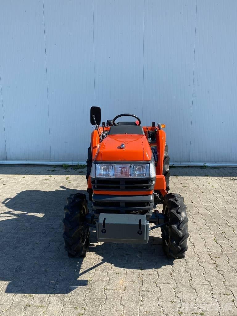 Kubota T 22 Kompaktní traktory