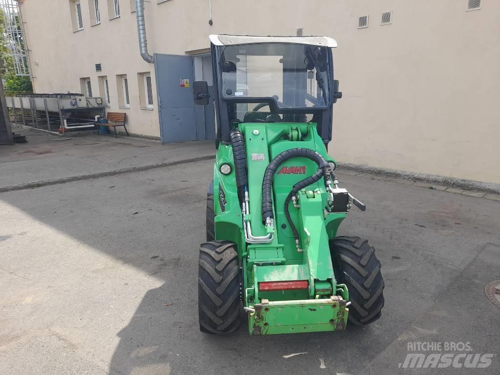 Avant 528 ROPS Manipulace s materiálem – ostatní