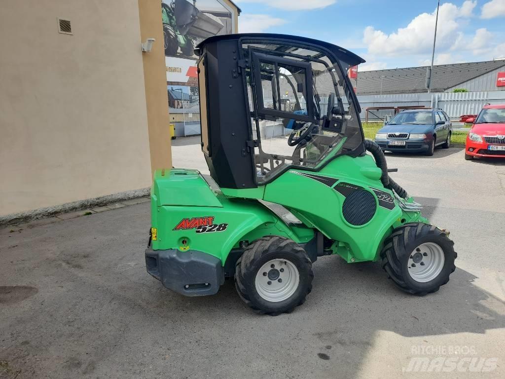 Avant 528 ROPS Manipulace s materiálem – ostatní