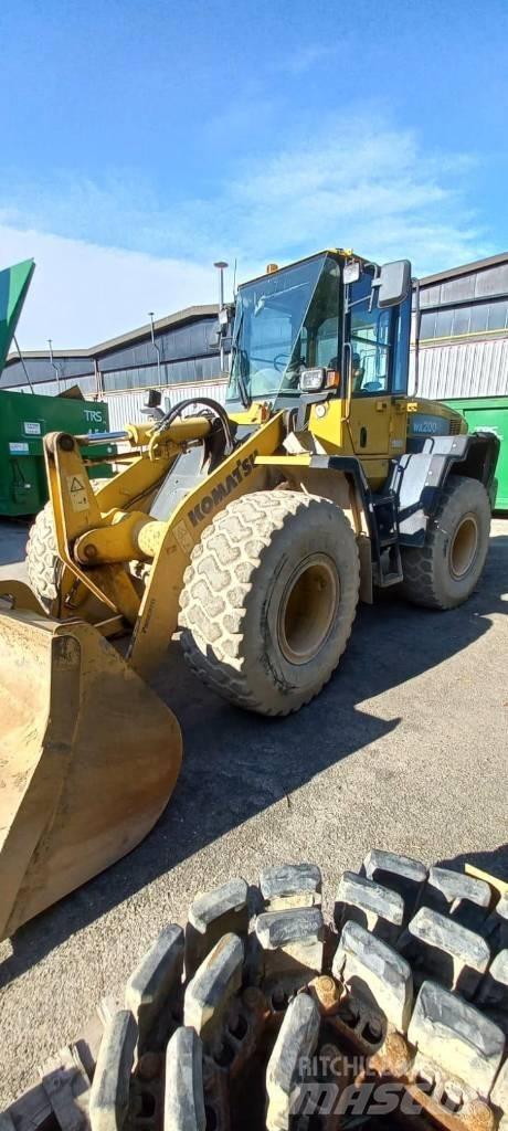 Komatsu WA 200 PT-5 Kolové nakladače