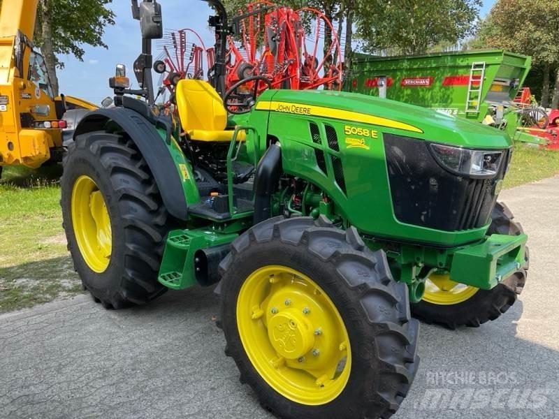 John Deere 5058E Traktory